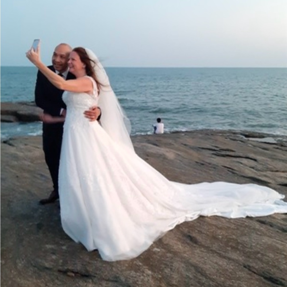 Wedding dress - Picture 6 of 6